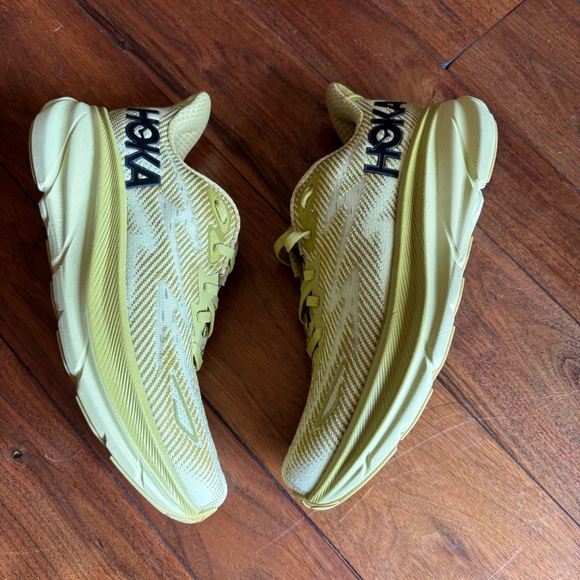 HOKA Clifton 9 Running Shoe Golden Lichen Celery Root 8 - Picture 7 of 12